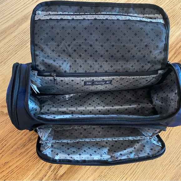 Amazon.com: PAZIMIIK Checkered Makeup Bag for Purse Portable  Lug Blue and Black Checkered toiletre Bag